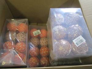 lot 116 image: lot of new christmas bulbs ...