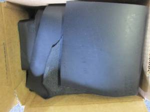 lot 128 image: 4 boxes of leather scraps for craft...