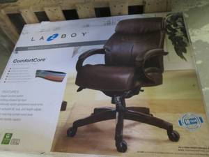 lot 154 image: lazyboy bradley executive chair...