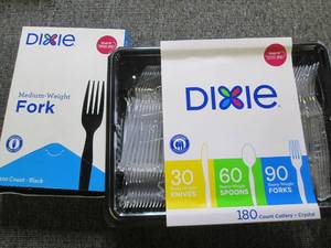 lot 182 image: 1 package of cutlery and 1 pack of ...