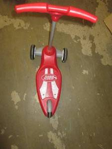lot 311 image: radio flyer 3 wheeled scooter ...