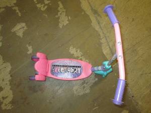 lot 312 image: 3 wheeled my little pony scooter ...