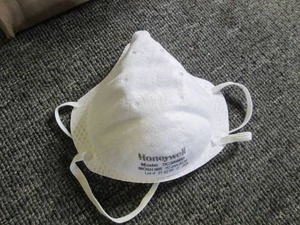 lot 404 image: case of 200 honeywell N95 disposabl...