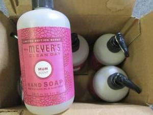 lot 414 image: 612.5 oz bottles of mrs. meyers c...