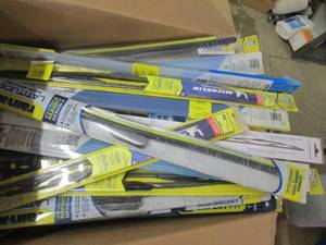 lot 417 image: box of various windshield wiper bla...