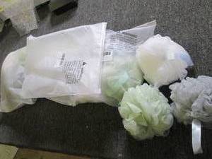 lot 424 image: 4 packs of 3 shower sponges ...
