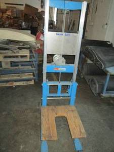 lot 465 image: genie lift crank handle is bent but...