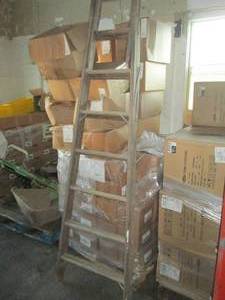 lot 466 image: 8ft wooden ladder ...