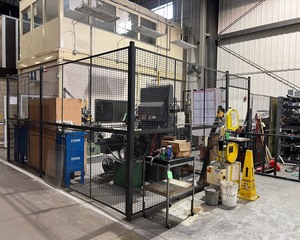 lot 449 image: Wire Security Cage with Lockable Door - 51 feet of panels
