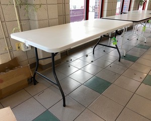 lot 1405 image: Folding Resin Table