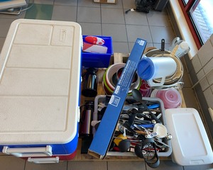 lot 2414 image: Pallet of Kitchenware