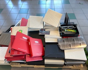 lot 2640 image: Pallet of Binders