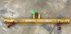 lot 1092A image: Half Ton Spreader Bar