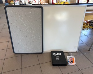 lot 1607 image: Office White Boards and Bulletin