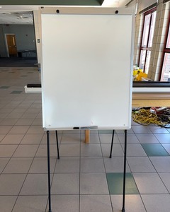 lot 1608 image: Office Easel
