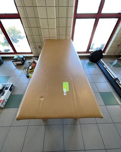 lot 1429 image: Padded Table
