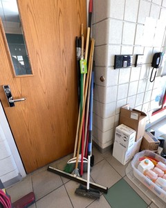 lot 2208 image: Janitorial Tools