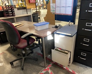 lot 1452 image: Desk