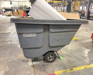 lot 1111A image: Rubbermaid Hopper