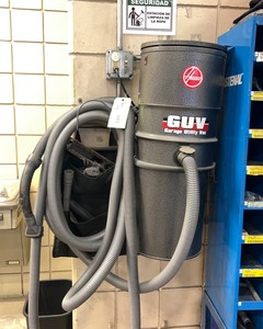 lot 2252 image: Hoover Vac