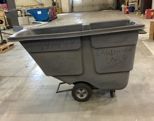 lot 1112 image: Plastic Utility Hopper