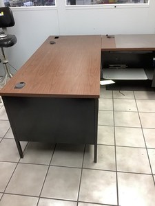 lot 1407 image: Office Desk