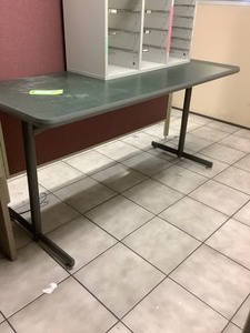 lot 1415 image: Office Table