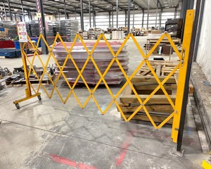 lot 2633 image: 10 Ft Expandable Barricade