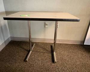 lot 1455 image: Table
