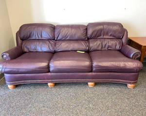 lot 1437 image: Couch