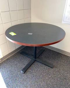 lot 1438 image: Office Table