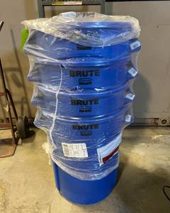 lot 2202 image: Trash Bins