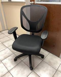 lot 1423 image: Office Chair