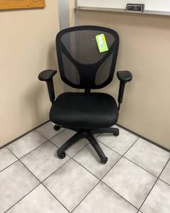 lot 1425 image: Office Chair