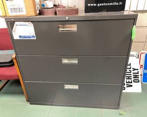 lot 1404 image: Three Drawer File Cabinet