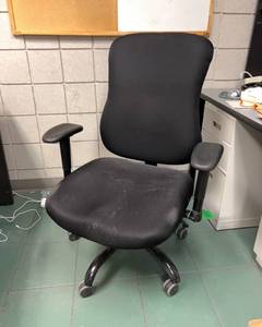lot 1402B image: Rolling Office Chair