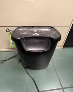 lot 1609 image: Fellowes Paper Shredder