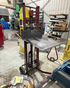 lot 1132A image: Hydraulic Stacker
