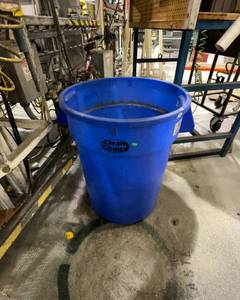 lot 2229 image: Trash Bin