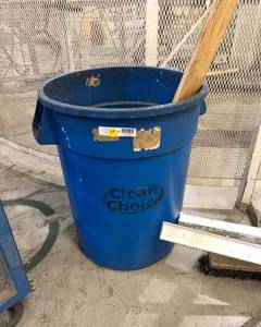 lot 2226 image: Trash Bin