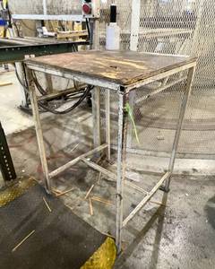lot 1036 image: Metal Table