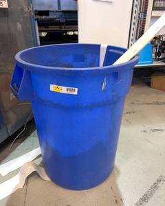 lot 2225 image: Trash Bin