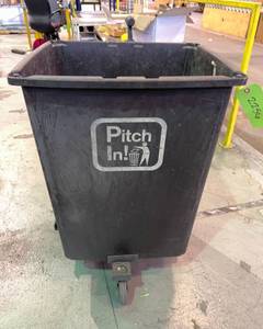 lot 2256 image: Trash Bin