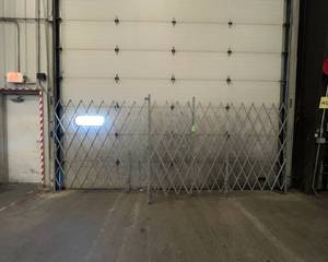 lot 419 image: Security Gate