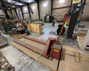 lot 1079 image: Electric Pallet Jack