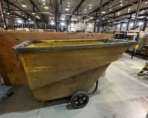 lot 1120 image: Plastic Utility Hopper