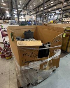 lot 1121 image: Parts Trays