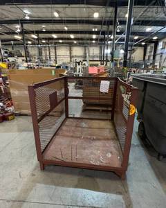 lot 1150 image: Metal Bin