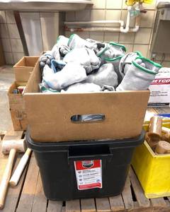 lot 2073 image: PPE - cut resistant gloves and sleeves