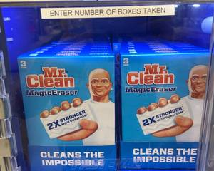 lot 2253 image: Mr Clean Magic Eraser